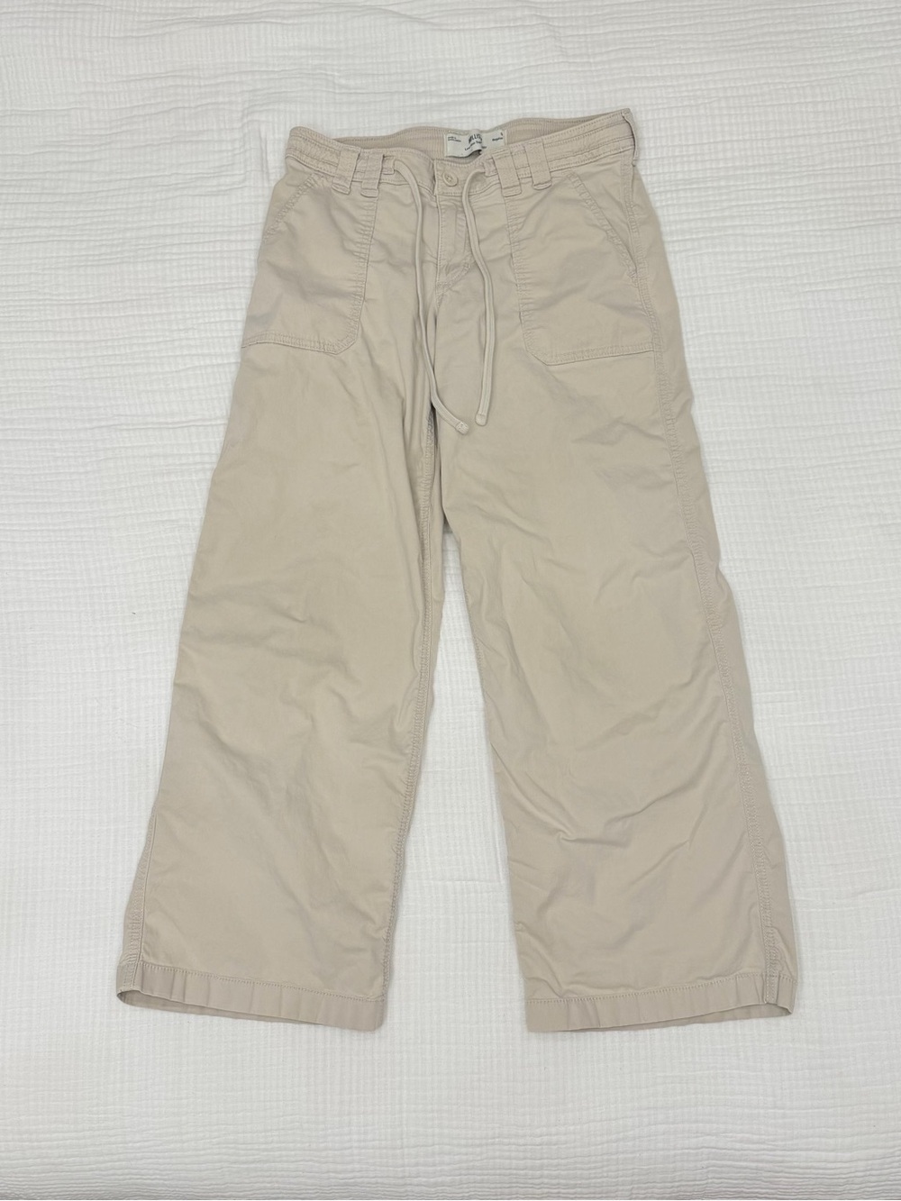 hollister low-rise super baggy beige pants